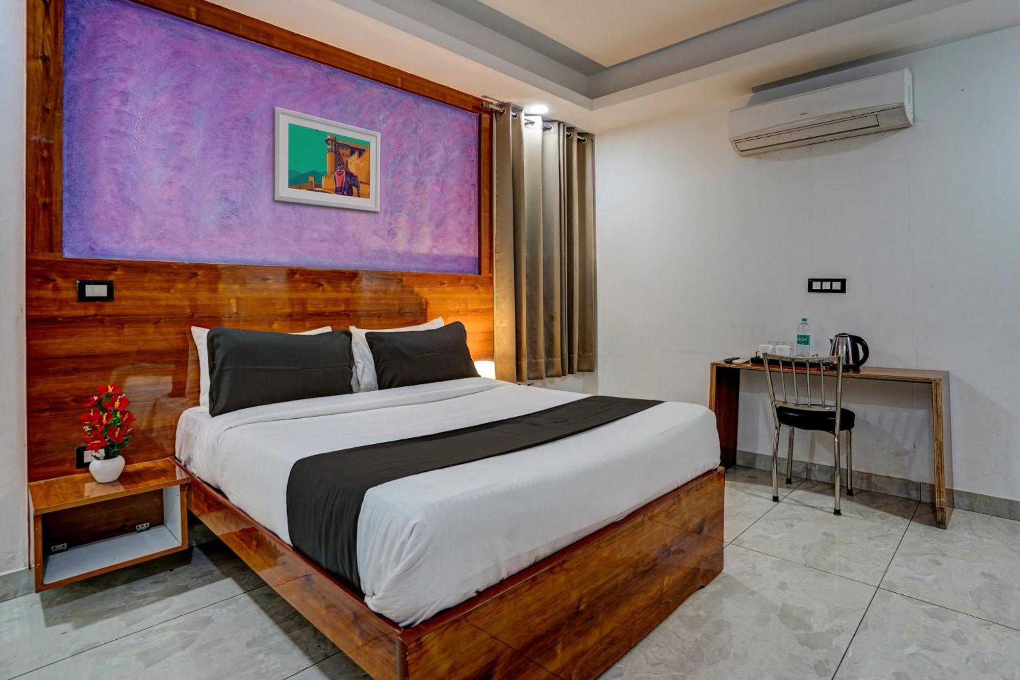 Hotel Hight Krone A Family Hotel Near Igi Airport Delhi Nuova Delhi Esterno foto
