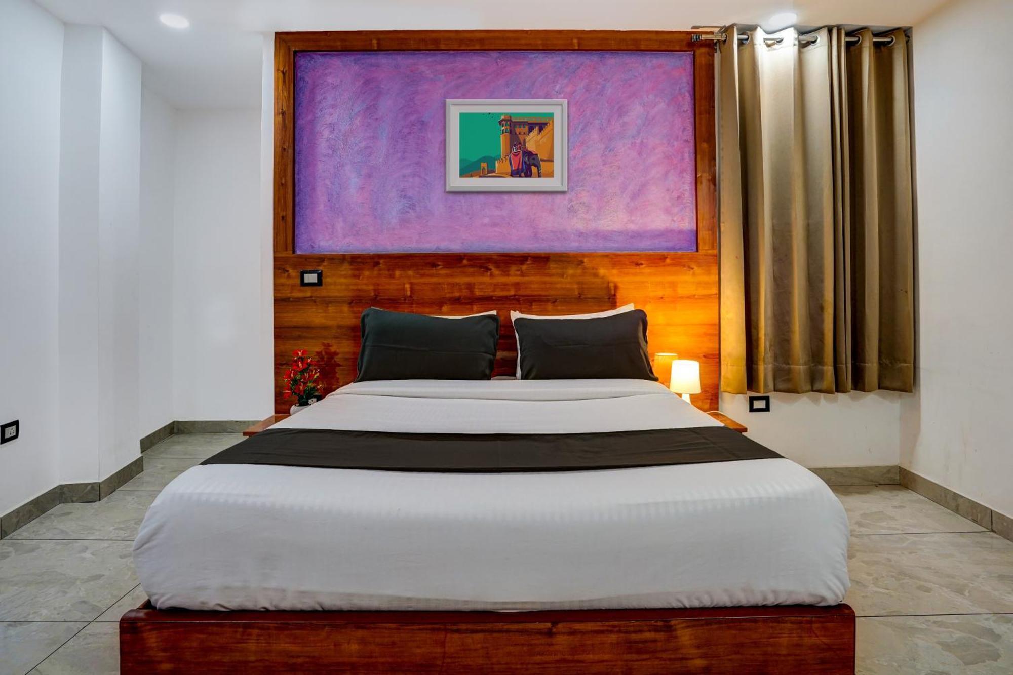 Hotel Hight Krone A Family Hotel Near Igi Airport Delhi Nuova Delhi Esterno foto