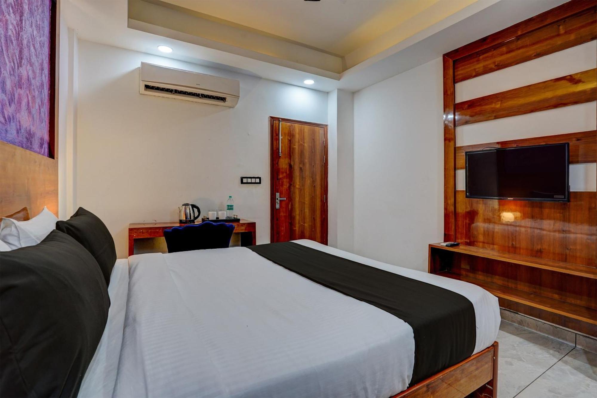 Hotel Hight Krone A Family Hotel Near Igi Airport Delhi Nuova Delhi Esterno foto