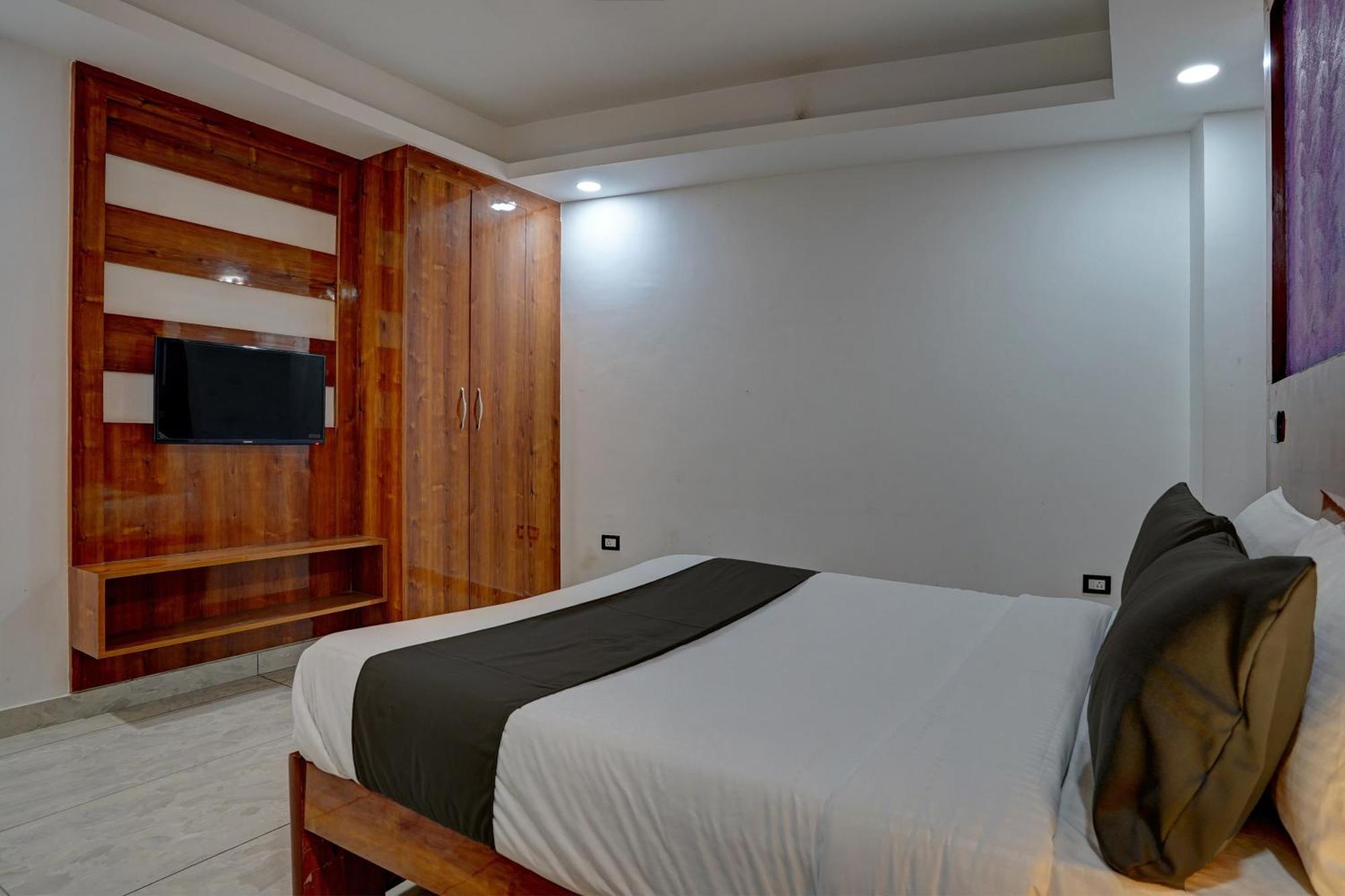 Hotel Hight Krone A Family Hotel Near Igi Airport Delhi Nuova Delhi Esterno foto
