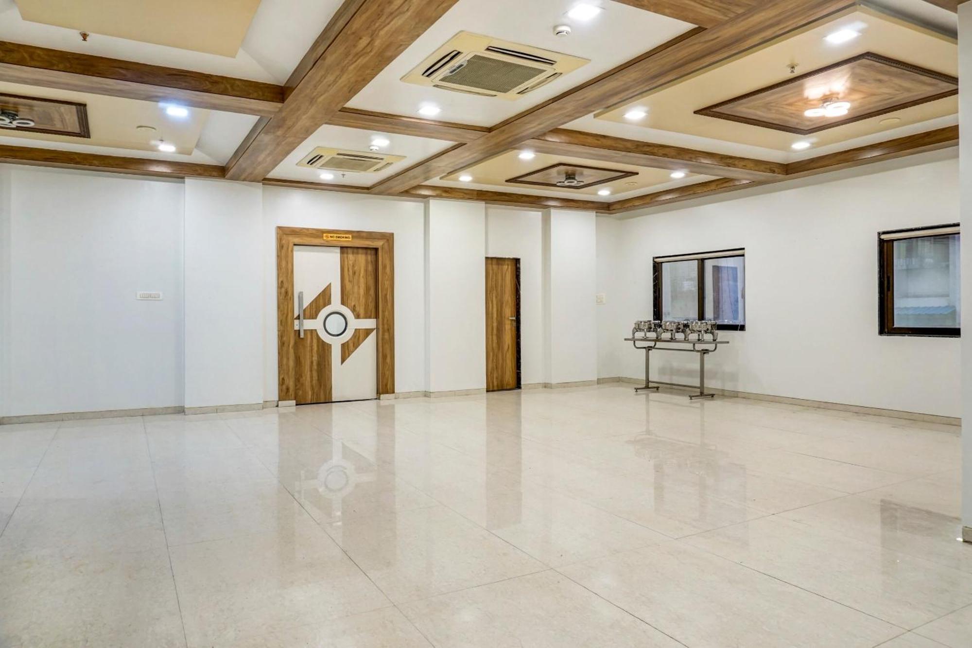 Hotel Hight Krone A Family Hotel Near Igi Airport Delhi Nuova Delhi Esterno foto